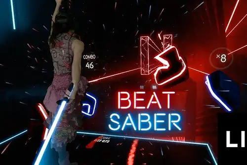 Participant tranchant des blocs en rythme dans Beat Saber VR