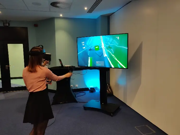 Session VR interactive Beat Saber sur stand tech