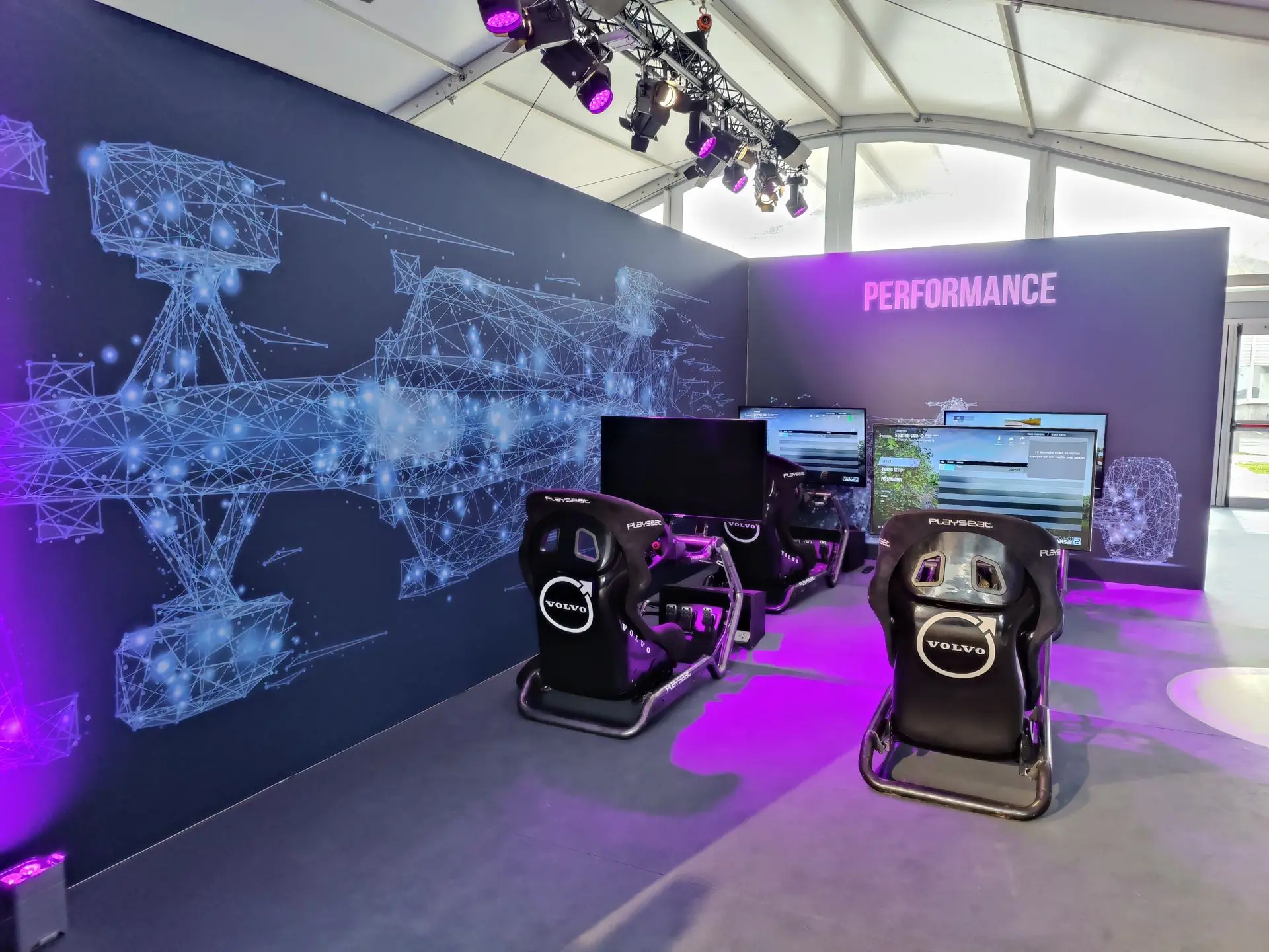 Cockpit de simulateur de course gamme Bronze avec siège racing et volant pro